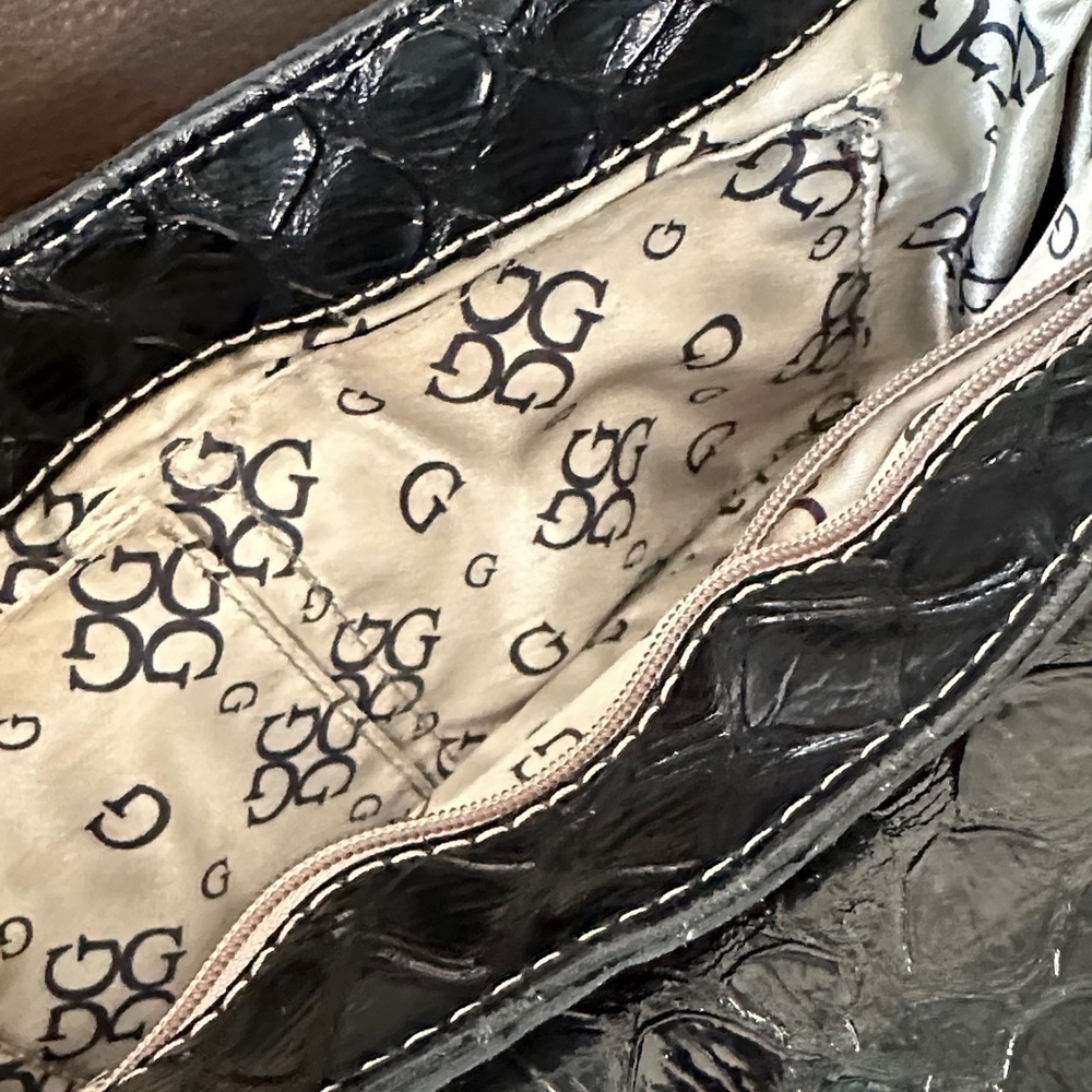 Vintage Guess Black Croc-Embossed Shoulder Bag with Gold Details - Picture 7 of 7
